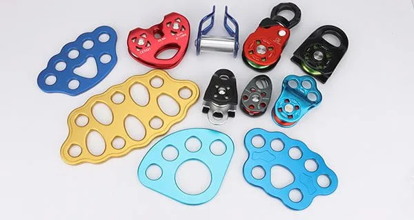 Rope pulleys and rigging plates for rescue and rope systems
